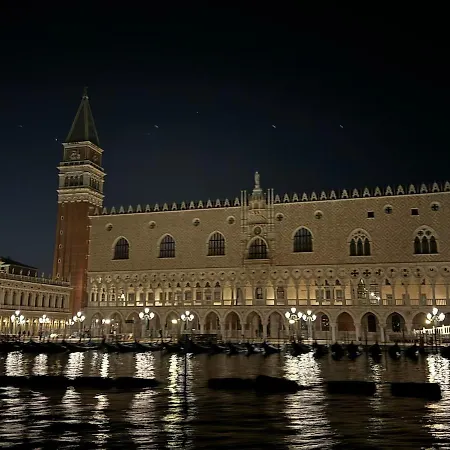 Ferienhaus Luxury Apartament In San Marco